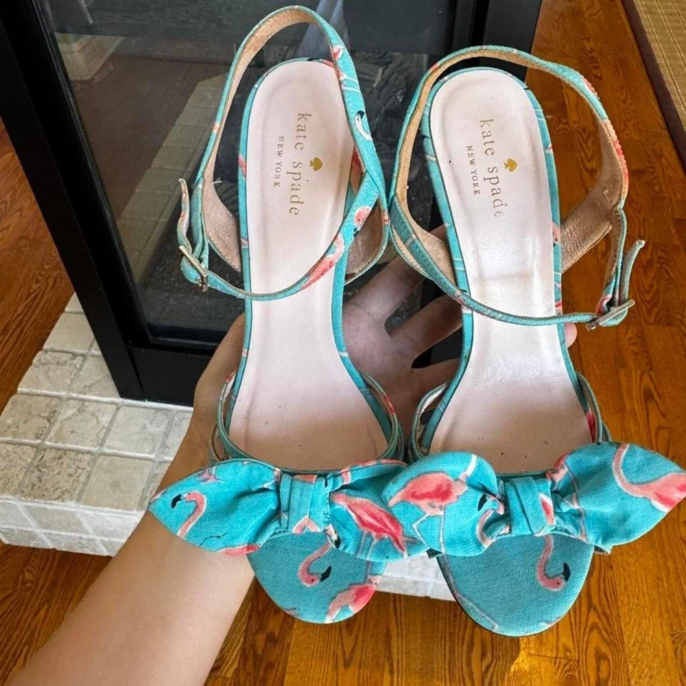 Kate Spade Teal flamingo print notched black wedge bow resortwear size 6.5